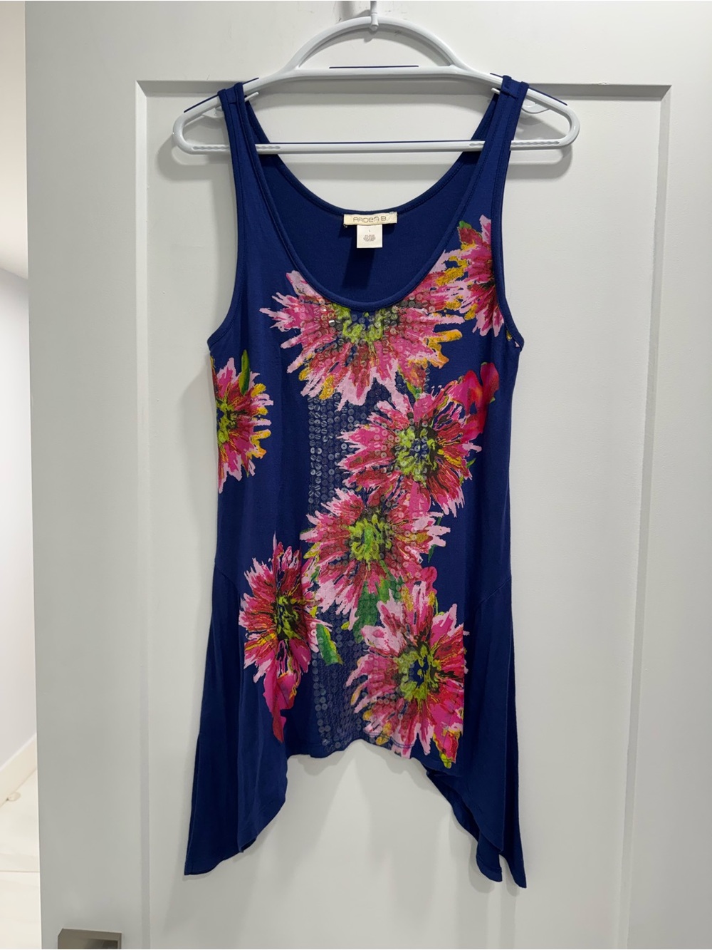 ARDEN B Bright Navy Floral Sequins Tank Top. Size L